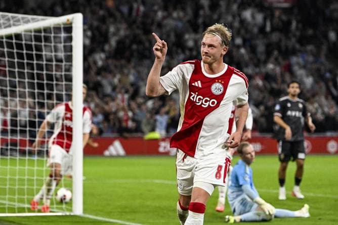 Brandt verhilft Ajax zum nächsten Sieg