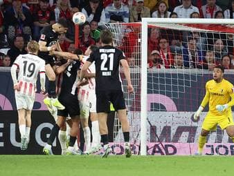 Wolfsburg klettert auf Relegationsplatz
