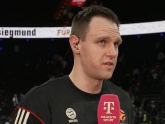 In letzter Sekunde lässt sich der FC Bayern den Sieg in der EuroLeague entreißen. Ein enttäuschter Johannes Voigtmann blickt noch einmal auf die entscheidende Szene des Spiels.