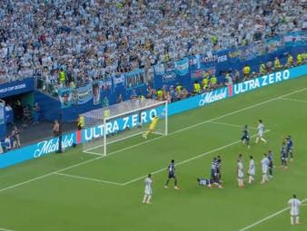 Im WM-Sechzehntelfinale zwischen Kap Verde und Argentinien stand auch das direkte Duell zwischen Superstar Lionel Messi und Torhüter Vozinha im Fokus.