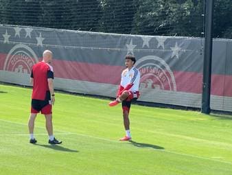 Vor dem letzten Gruppenspiel gegen Ecuador bereitet sich das DFB-Team in Winston-Salem auf die nächste Aufgabe vor. Doch ein deutscher Nationalspieler konnte nur individuell trainieren und sorgt damit für Sorgenfalten vor dem Gruppenfinale.
