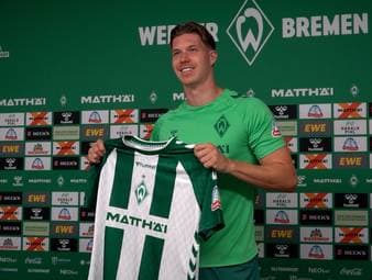 Cedric Itten ist offiziell bei Werder Bremen angekommen. Nach seinem verlängerten Urlaub infolge der WM wurde der Schweizer Nationalspieler vorgestellt.