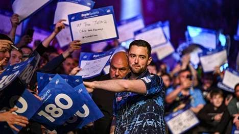 Luke Humphries beim Walk On