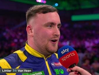 Im Interview direkt nach seinem Titelgewinn zeigt sich Weltmeister Luke Littler sehr bodenständig und denkt zuerst an die beiden Legenden des Sports, die nach dieser WM in den Ruhestand gehen.