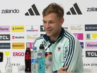 Joshua Kimmich spricht offen über die Nominierungsvideos des DFB und gibt dabei spannende Einblicke hinter die Kulissen der besonderen Kaderverkündung.