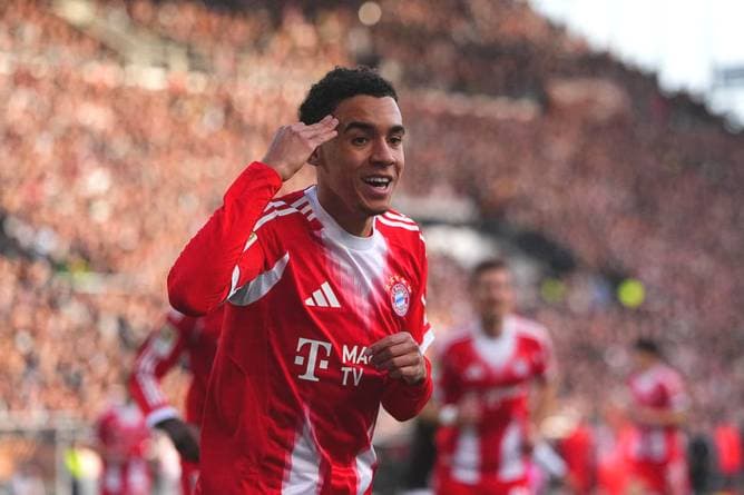 FC Bayern lädt zum Spitzenspiel