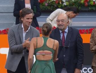 Beim WTA-Turnier in Madrid kommt es zu einer Finalpaarung, die eine Bedeutung über den Sport hinaus hat: Die Ukrainerin Marta Kostyuk fordert die Russin Mirra Andreeva. Am Ende kommt es sogar zu einer brisanten Szene. 
