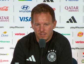 Auf der Pressekonferenz nach dem fulminanten WM-Auftaktsieg des DFB-Teams gibt Bundestrainer Julian Nagelsmann Einblick in seine taktischen Überlegungen und erklärt eine Seltenheit beim Gegner. 