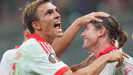 Jakub Kaminski (r.) und Joao Palhinha feierten den Sieg gegen Milan