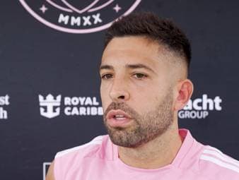 Jordi Alba hat angekündigt, dass er am Ende der laufenden Saison bei Inter Miami seine Karriere beenden wird. Der frühere Barca-Star vermisse seine Heimat sehr und habe außerdem mehrere Projekte im Kopf.