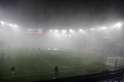 Heftige Bilder: Sintflut stoppt Terzic-Spiel