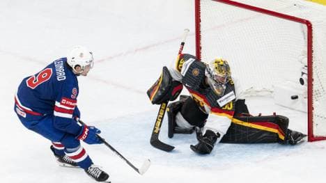 Philipp Grubauer im Duell gegen die USA