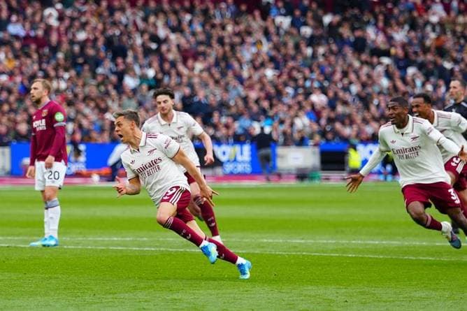 VAR-Drama in letzter Minute! Arsenal zittert sich zum Sieg