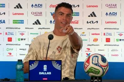Hier blafft Ronaldo einen Reporter an