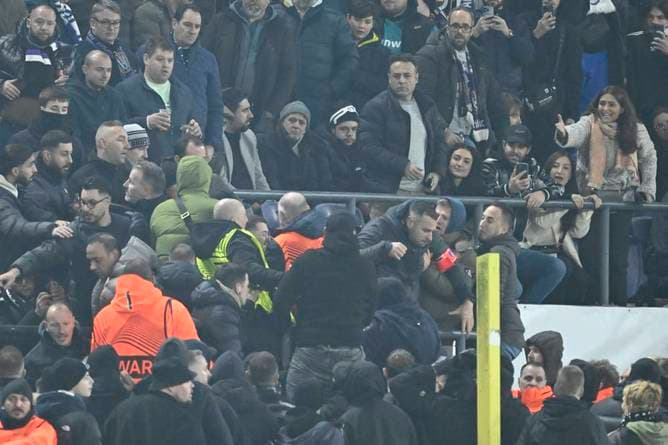 Fan-Eklat! Fenerbahce-Spiel unterbrochen