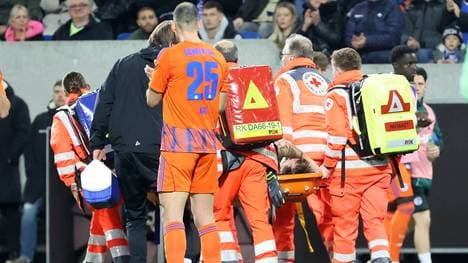 Luca Marseiler musste vom Platz getragen werden