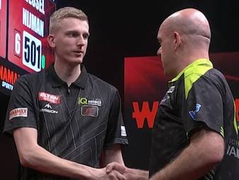 Michael van Gerwen scheitert im Viertelfinale des European Darts Grand Prix im Viertelfinale an seinem Landsmann Wessel Nijman. Für Nijman ist es der erste Sieg seiner Karriere gegen MvG.