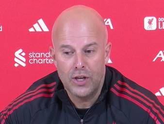 FC-Liverpool-Trainer Arne Slot reagiert auf Aussagen von Mohammed Salah und betont, dass beide den größten Erfolg für die Mannschaft antreben. Der Blick des Niederländers fokussiert sich ausschließlich auf das erreichen der Champions League.