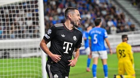 Raphael Guerreiro streckt die Zunge raus