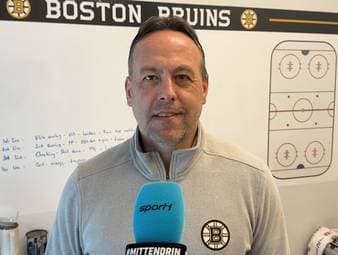 Marco Sturm erzählt, was seine neue Rolle als Cheftrainer bei den Boston Bruins so besonders macht. Er spricht über seine Erfahrungen in der NHL, die Herausforderungen als Cheftrainer und warum sich für ihn damit ein großer Traum erfüllt hat.