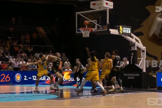 Basketball Löwen Braunschweig - MHP RIESEN Ludwigsburg