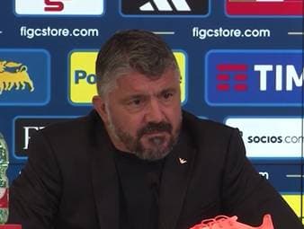 Italien-Trainer Gennaro Gattuso würdigt Fans und Polizei nach den Ausschreitungen beim Spiel gegen Israel, bei denen eine Journalistin verletzt wurde. Trotz der Unruhen herrschte eine tolle Atmosphäre.