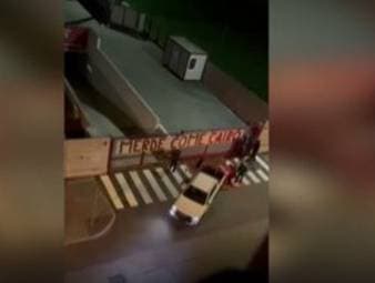 Die Ultras des derzeit kriselnden FC Turin haben sich mit literweise Gülle vor dem Vereinsgelände gegen ihren Verein und den aktuellen Präsidenten Cairo beschwert.