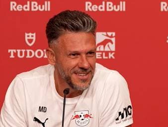 Vor dem schweren Auswärtsspiel bei Bayer Leverkusen wird Martín Demichelis auf seinen Aberglauben angesprochen. Der Leipzig-Trainer sorgt mit seiner Antwort auf der PK für große Erheiterung.