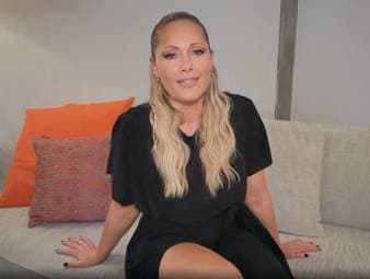 Bei Magenta TV spricht Jürgen Klopp über seine bisherige Konzerterfahrung von Helene Fischer. Er offenbart, dass er bereits 2015 in Frankfurt beim Konzert der Sängerin war. Die wiederum wünscht sich eine baldige Rückkehr. 