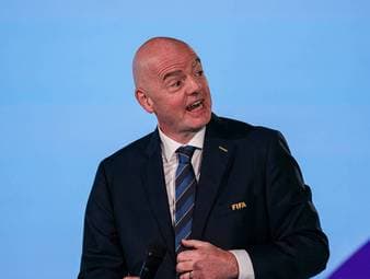 Die Pläne der FIFA, Rechte an private Investoren für ihre Turniere zu vergeben, lösen eine Welle der Empörung aus. Experten aus aller Welt sind sich einig, dass die Integrität des Fußballs in Gefahr ist.
