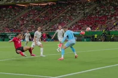 Plötzlich nimmt das nächtliche WM-Spiel Fahrt auf