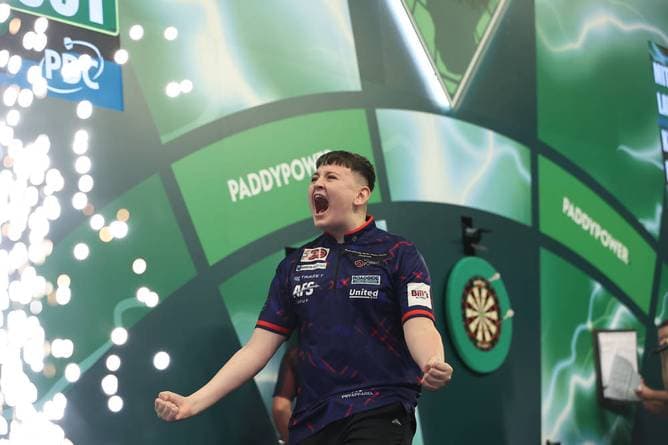 Samt 9-Darter! Wunderkind schreibt Geschichte