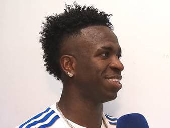 Mit einem sehenswerten Außenristtor führt Vinicius Real zum 4:1-Sieg bei Levante. Trainer Xabi Alonso lobt die reife und geschlossene Auswärtsleistung.
