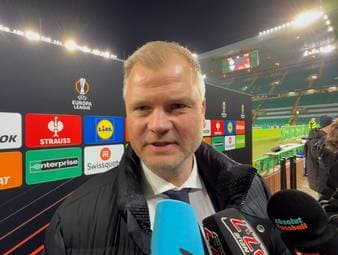 VfB-Sportvorstand Fabian Wohlgemuth zeigt sich beeindruckt von der starken Leistung seiner Mannschaft bei Celtic Glasgow.