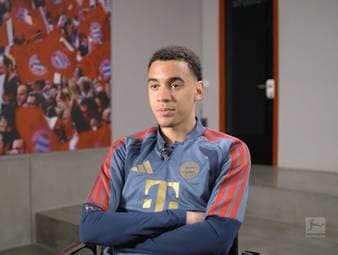 Wenn Jamal Musiala über Bayerns gefährliche Offensivreihe redet, gerät er ins Schwärmen.