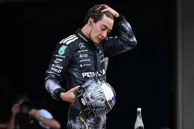 Rührende Helm-Geste von Russell