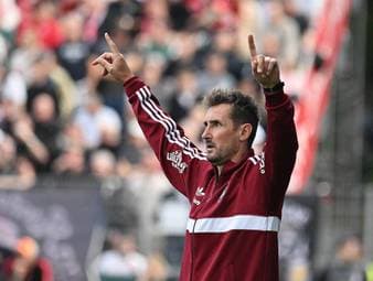 Elfer-Krimi! Klose zittert sich weiter