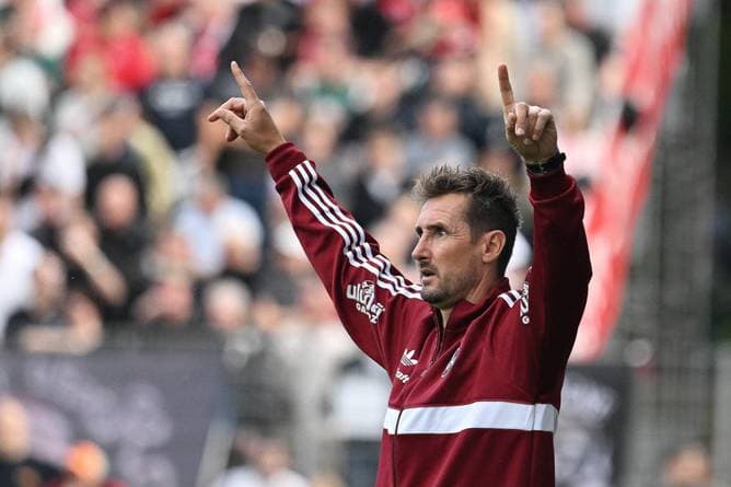 Elfer-Krimi! Klose zittert sich weiter