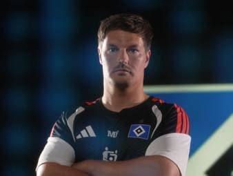 Trotz des Fehlstarts hat der Hamburger SV den Vertrag mit seinem Cheftrainer Merlin Polzin langfristig verlängert. Das gab der Bundesligist am Freitag bekannt. 