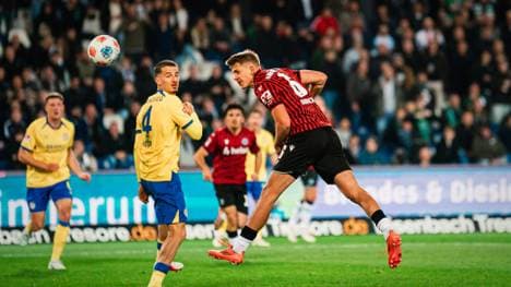 Maik Nawrocki (r.) erzielte den entscheidenden Treffer im Derby 