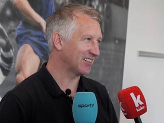 Der Vertrag von Schalke-Torjäger Edin Dzeko endet im kommenden Juni. Sportvorstand Frank Baumann äußert sich zur Personalie und gibt Einblick in die geplanten Vertragsgespräche mit dem Bosnier.