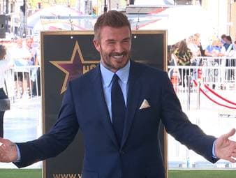 David Beckham wurde als erstem Fußballer ein Stern auf dem Walk of Fame verliehen. Der Engländer meinte, er lebe den amerikanischen Traum und Tom Cruise betont, niemand hätte es mehr verdient als er.
