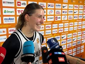 Mit dem Sieg gegen Mali haben die deutschen Basketballerinnen bei der Heim-WM die K.o.-Phase erreicht. Lina Sontag, Frieda Bühner und Luisa Geiselsöder sprechen über das Weiterkommen und die nächste Aufgabe.