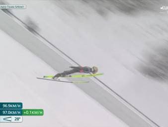 Johannes Rydzek und Vinzenz Geiger greifen in der Nordischen Kombination nach der Goldmedaille bei Olympia. Das deutsche Duo führt nach dem Springen.