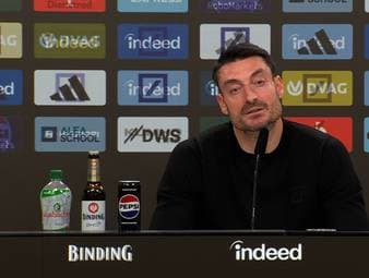Nach dem Sieg der Frankfurter gegen Freiburg spricht der SGE-Coach plötzlich wieder über die Bayern. 