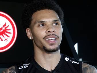 Nach heftiger Kritik und Gegenwind aus ganz Deutschland reflektiert Nnamdi Collins seine schwache Leistung in der Nationalmannschaft, spricht über den mentalen Umgang mit dem Druck und gibt einen Einblick in seine persönlichen Hoffnungen auf die WM 2026.