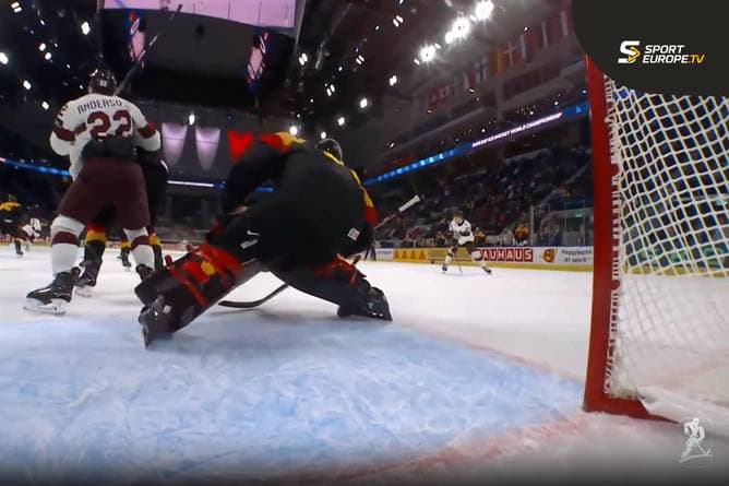 WM-Fehlstart! Den sieht Deutschlands Goalie gar nicht kommen