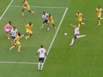 Kurz vor Schluss hat Englands Harry Kane den Sieg auf dem Fuß. Doch der Bayern-Stürmer vergibt untypisch und sorgt für eine Überraschung für Ghana.