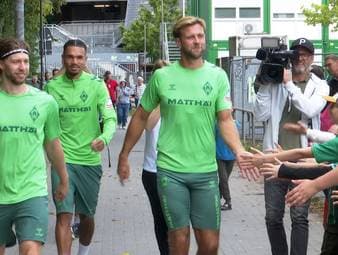 Niclas Füllkrug wird in der kommenden Saison wieder für Werder Bremen stürmen. Bei seiner Rückkehr überraschte der 33-Jährige mit einem neuen Look. 
