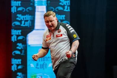 Schindler mit Gefühlsexplosion